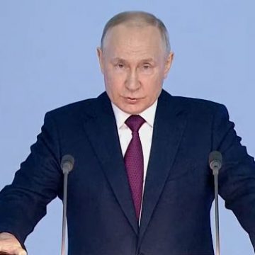issues warrants against Russian President